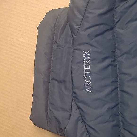 Arc'teryx Thorium Jacket Men's - Black Sapphire, Large - Season 2024 - Picture 3 of 11